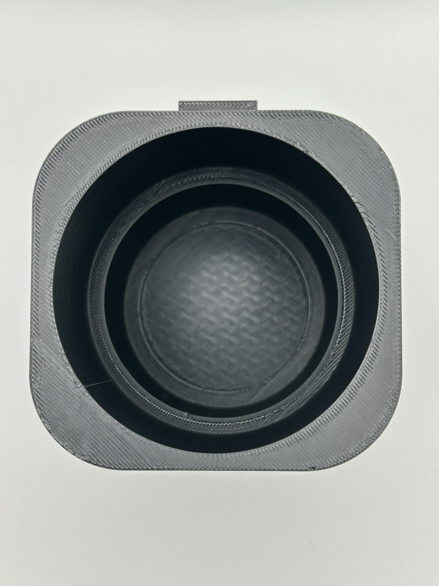 Zijaanzicht van de 3D-geprinte Mazda MX5 enkelvoudige bekerhouder.